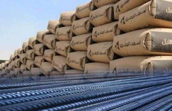 تراجع طن حديد عز وارتفاع الأسمنت.. أسعار مواد البناء اليوم الأحد