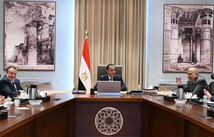 رئيس الوزراء يشيد بالتنسيق بين الحكومة والبنك المركزي خاصة في تدبير المكون الدولاري