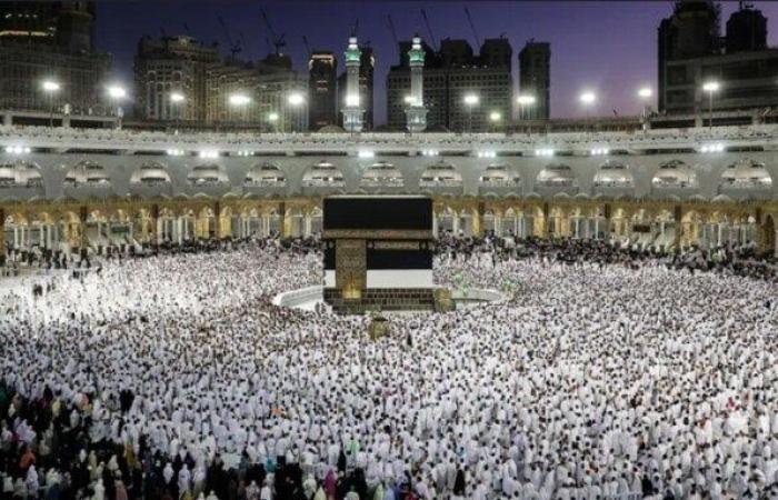موسم الحج 2025.. كيف يواجه القانون المتلاعبين ببرامج الحج السياحي؟