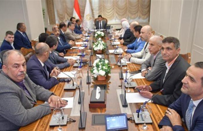 وزير الشباب يلتقي مسؤولي مشروع القوافل التعليمية في نسخته الثانية عشرة