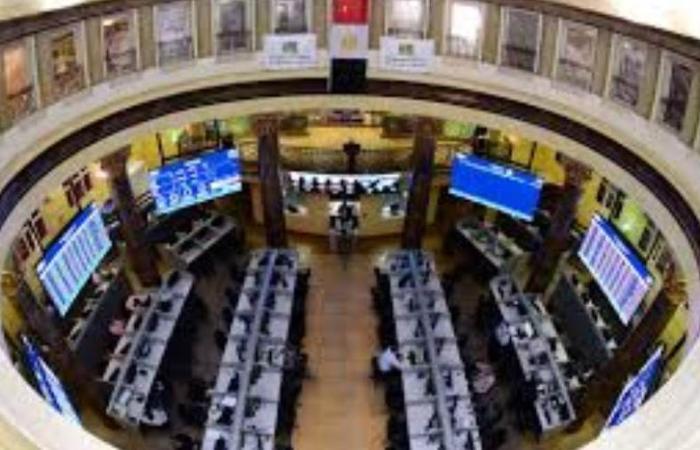 قطاع البنوك يختتم تعاملات اليوم الاثنين بالبورصة بحجم تداولات 492.163 مليون جنيه