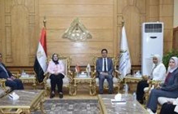 رئيس جامعة بنها يستقبل فريق مركز الخدمات الإلكترونية بالمجلس الأعلى