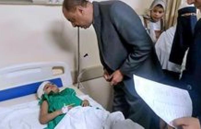 محافظ سوهاج يزور مصابي حادث طريق جهينة ـ طهطا ويطمئن على حالتهم الصحية