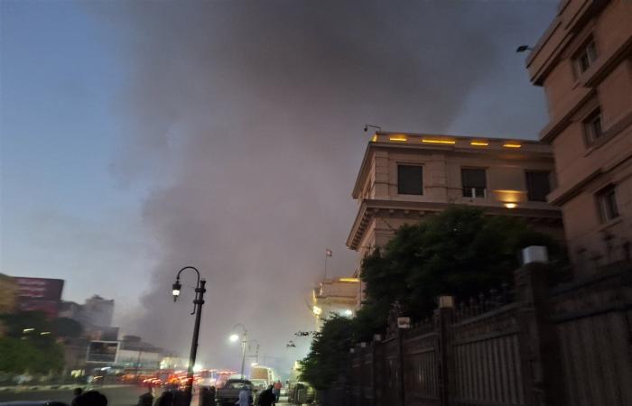 بالبلدي: حريق
      ضخم
      يضرب
      الطابق
      السابع
      في
      سنترال
      رمسيس..
      واستنفار
      كامل
      للحماية
      المدنية
      (شاهد
      صور
      حية)