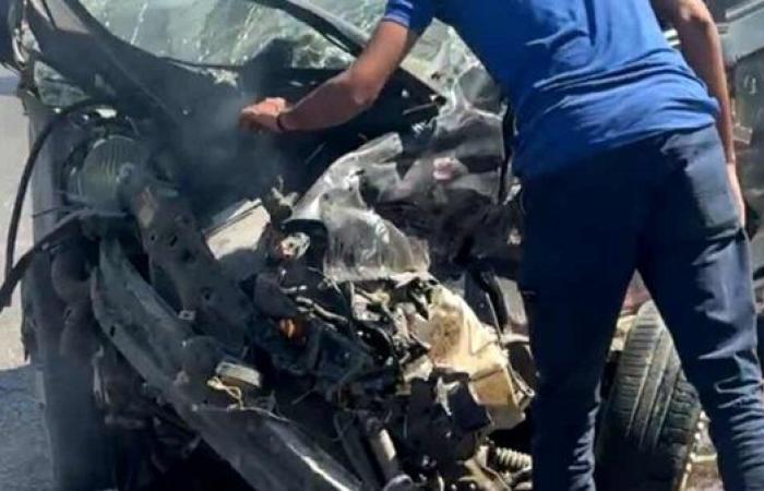 أتوبيس يدهس سيارة ملاكي أعلى المحور المركزي بالشيخ زايد.. صور