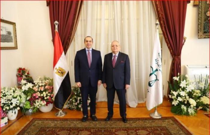 رئيس مجلس الدولة يستقبل وزير الشئون النيابية والقانونية لتقديم التهنئة