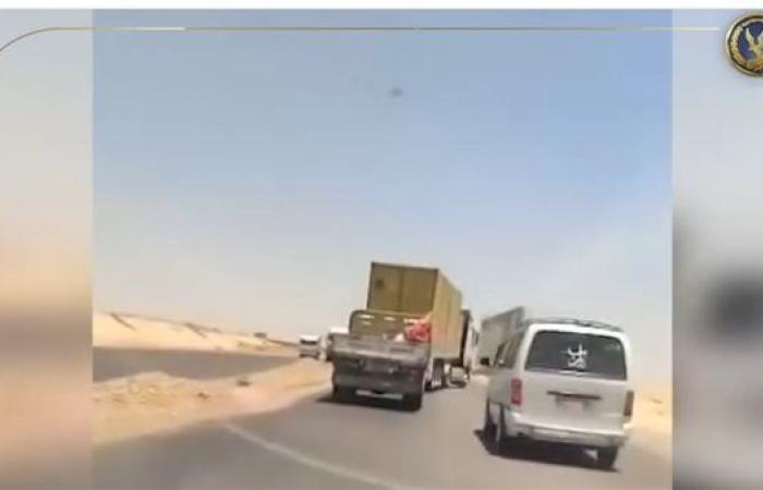 ضبط سائق نقل ثقيل لقيادته برعونة بطريق الواحات وتعريض حياة المواطنين للخطر