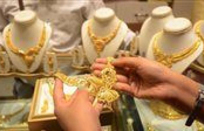 الذهب يتراجع وسط ضغوط الدولار.. وسعر عيار 21 يسجل 4615 جنيهًا