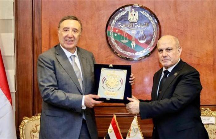 رئيس المحكمة الدستورية يزور النيابة الإدارية لتهنئة رئيس الهيئة بمنصبه الجديد