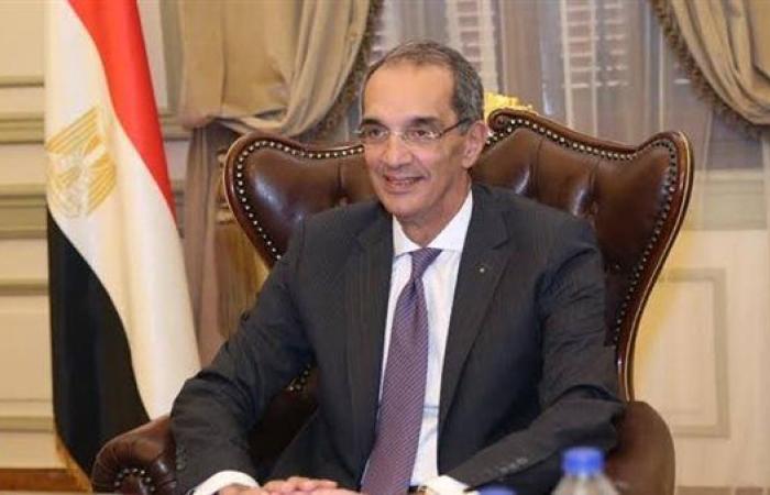 وزير الإتصالات: عودة خدمات البنوك والبورصة تدريجيًا بعد حريق سنترال رمسيس