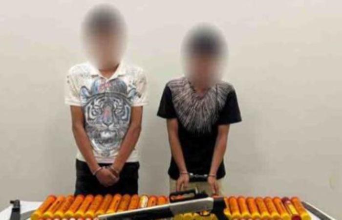 ضبط عنصرين جنائيين بالسويس بحوزتهما أسلحة نارية وبيضاء وألعاب نارية بقصد الإتجار