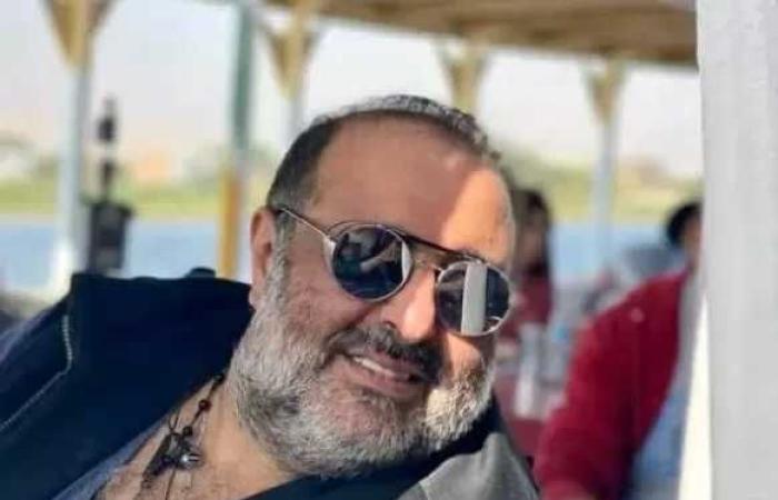 بعد
      رحيله..
      أصدقاء
      سامح
      عبد
      العزيز
      يتداولون
      وصيته