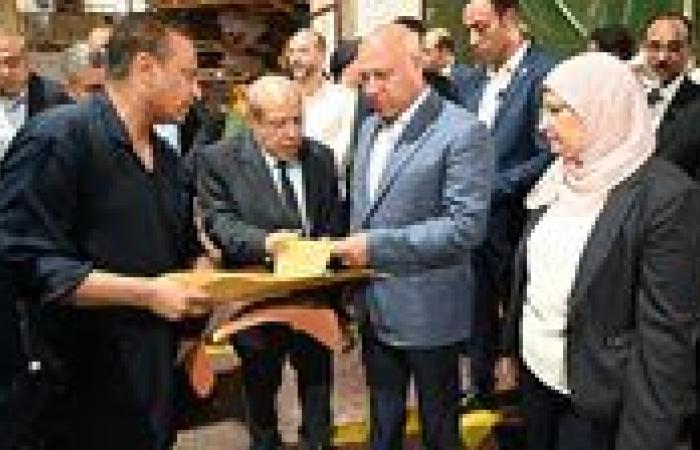 وزير الصناعة يفتتح مصنع لإنتاج الزجاج الهندسي.. ويضع حجر الأساس لمصنع جديد بمجموعة شركات العربي