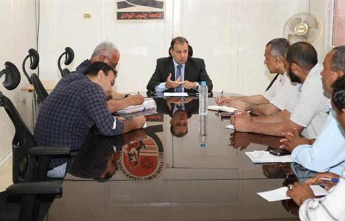 رئيس جامعة جنوب الوادى يناقش الحوكمة الإلكترونية لنظم الصيانة بالجامعة