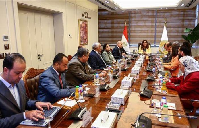 وزيرة التنمية المحلية تستعرض مقترحات تطوير عدد من الشوارع التجارية بمصر الجديدة