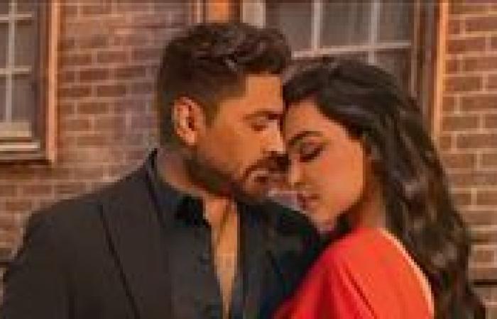 بالبلدي: تامر
      حسني
      يشعل
      السوشيال
      ميديا
      بمقطع
      من
      كليب
      «الأنوثة
      الطاغية»
      قبل
      طرحه