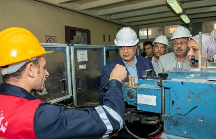 وزير الإنتاج الحربي يتفقد مصنع 10 الحربي ويوجه بتعزيز الإنتاج وتطبيق معايير السلامة