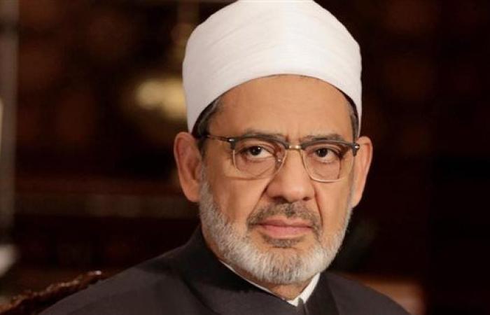 شيخ الأزهر يعزي مستشاره التعليمي الدكتور عبد الدايم نصير في وفاة ابن أخيه