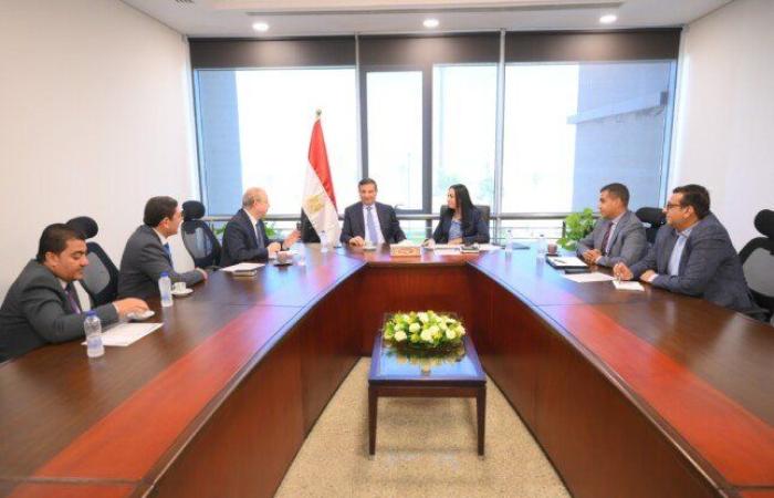 وزيرا التضامن والزراعة يبحثان الشراكة في إقامة معرض دائم لـ «ديارنا»