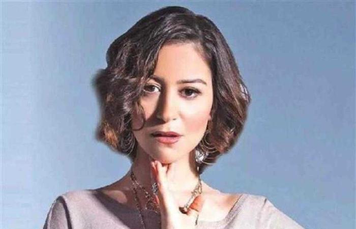 منة شلبى: الحمد لله والدتى بخير.. وأشكر وأطمئن كل من قلق عليها