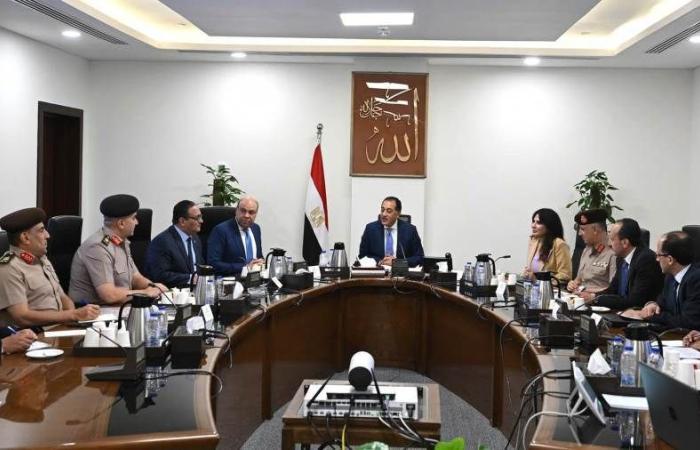 «مدبولي» يتابع تنفيذ «مبنى 4»  بمطار القاهرة لرفع الطاقة إلى 60 مليون راكب سنويا