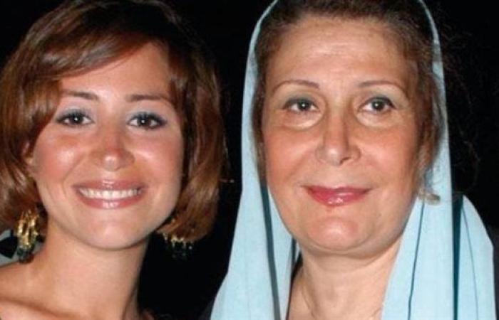 عاجل.. أشرف زكي ينفي شائعة وفاة والدة منة شلبي.. ويؤكد:"بخير وعلى قيد الحياة"