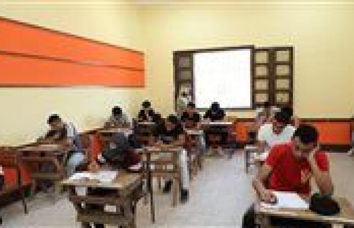 ولي أمر: المدارس الثانوية تجبرنا على اختيار نظام البكالوريا المصرية «ما القصة؟»