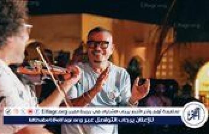 عمرو دياب يتألق ويشعل المسرح بـ "بابا" في حفله بالساحل الشمالي