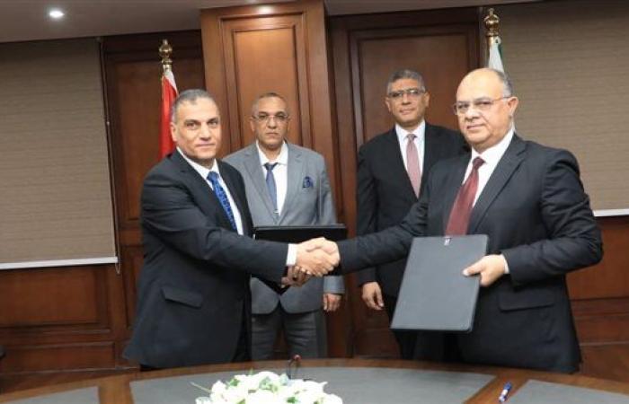 محافظ الجيزة يشهد توقيع بروتوكول تعاون مع الشركة المصرية لتوفير منافذ بيع لمبات الليد