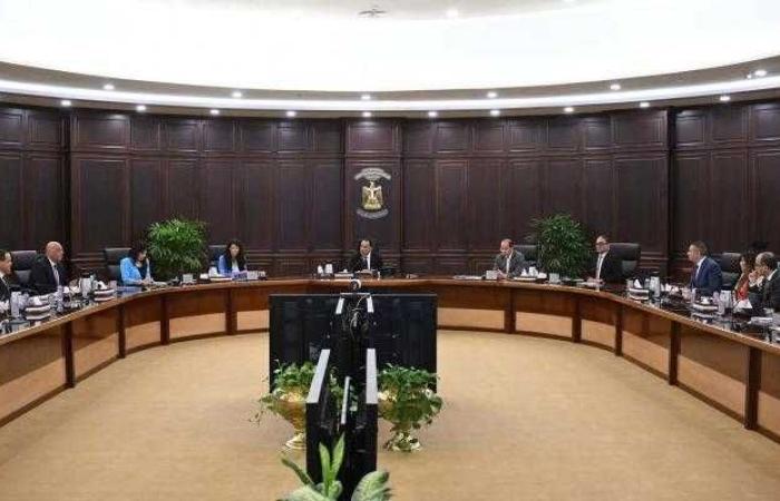 رئيس الوزراء يتابع عددا من الموضوعات وملفات عمل جهاز تنمية المشروعات المتوسطة والصغيرة