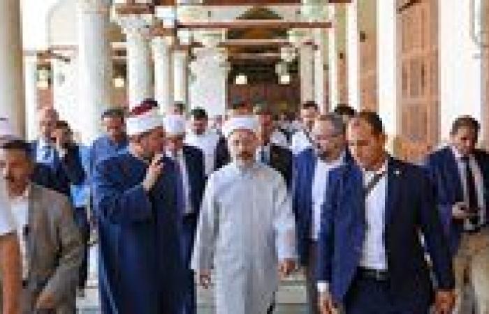رئيس الشئون الدينية التركي يزور الجامع الأزهر