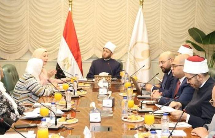 وزير الأوقاف يستقبل مديرة القومي للبحوث ...
