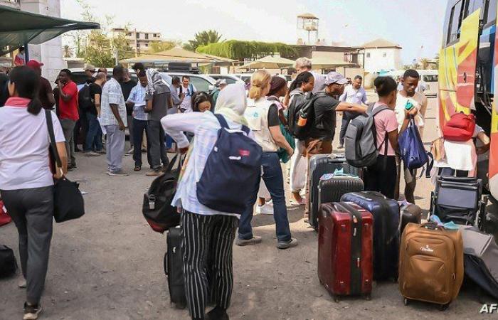 عودة الاف السودانيين الى بلادهم بعد قضاء عاما كاملا فى مصر تشغيل قطار مخصوص لنقل السودانيين من القاهرة إلى أسوان