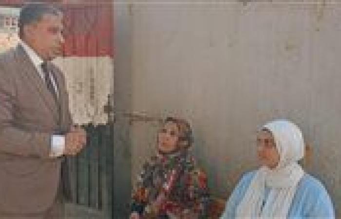 مدير "تعليم الجيزة" يتفقد مدارس الهرم لمتابعة تقديم ملفات الطلاب