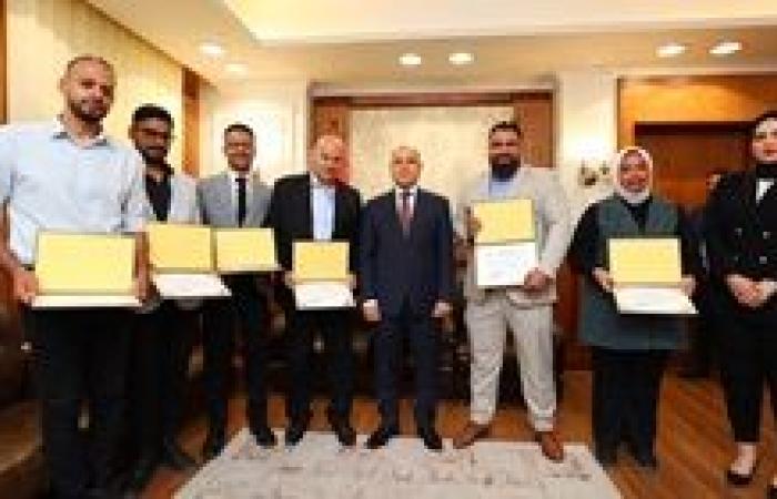 محافظ كفر الشيخ يُكرم فريق الإعلام بالمحافظة
