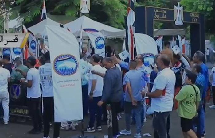 تزاحم المواطنين أمام لجان الاقتراع عابدين وقصر ...