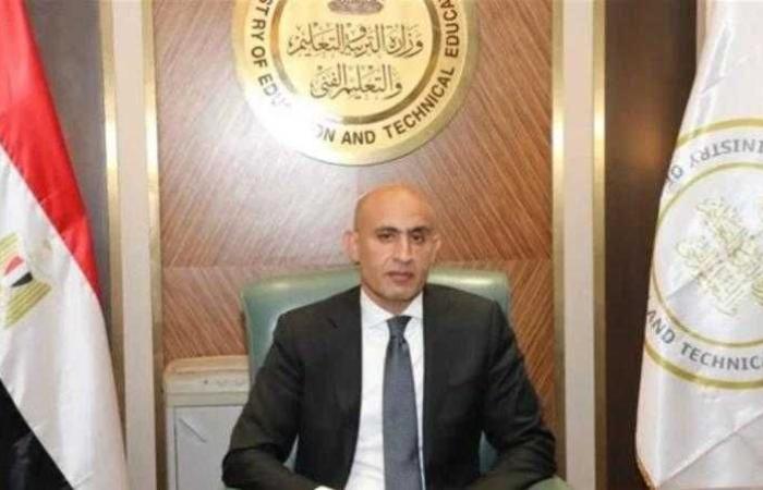 وزير التربية والتعليم يصدر قرارًا وزاريًا بشأن حركة بعض مديري ووكلاء المديريات التعليمية