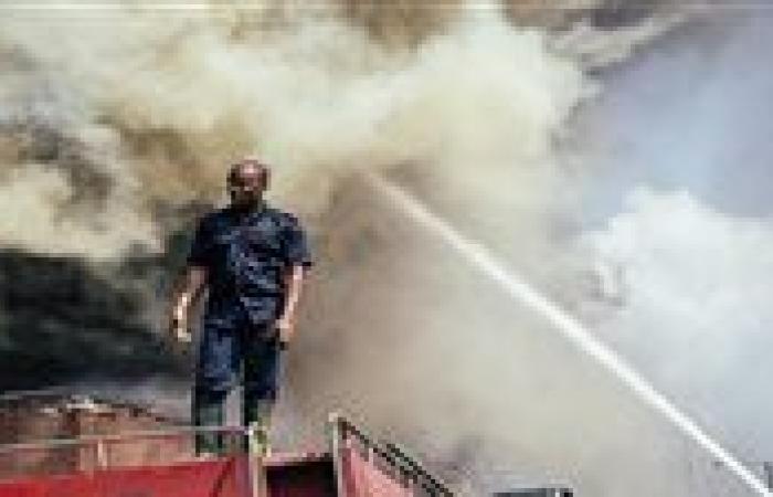 إصابة 3 أشخاص إثر اندلاع حريق داخل مصنع في القليوبية