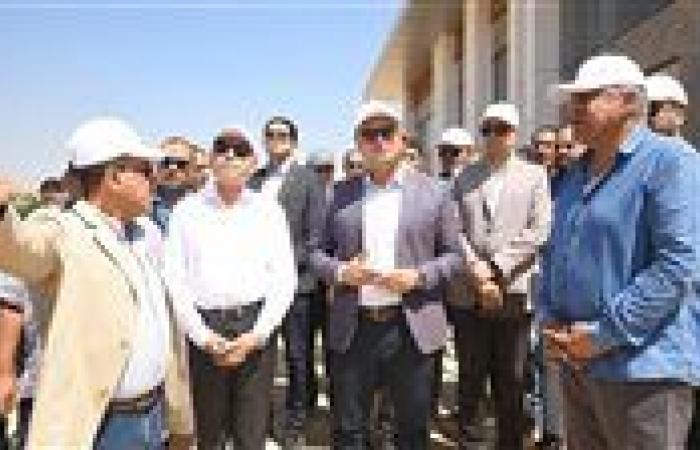وزير الإسكان ومحافظ القاهرة يتفقدان مشروع حدائق "تلال الفسطاط" بمنطقة مصر القديمة
