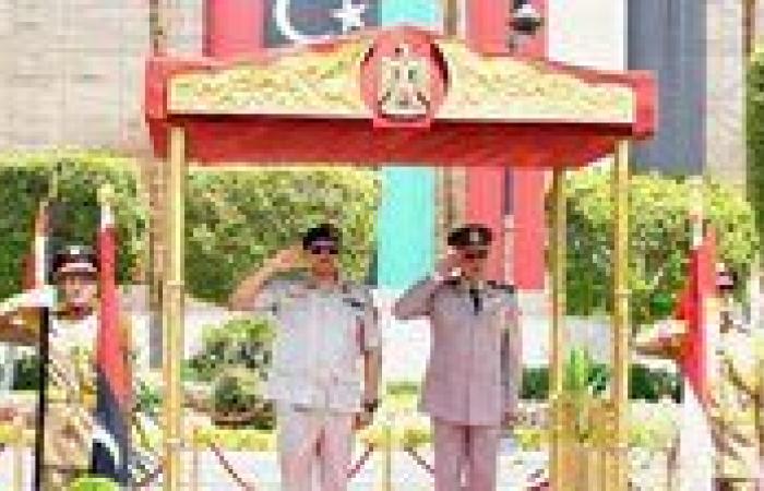 رئيس أركان حرب القوات المسلحة يقدم التهنئة للفريق أول ركن صدام خليفة حفتر لتعيينه نائبًا للقائد العام للجيش الوطنى الليبى