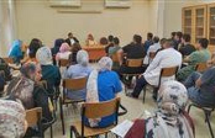 اجتماع موسّع بمستشفيات جامعة حلوان لدعم الأطباء المقيمين وتطوير بيئة العمل الطبية