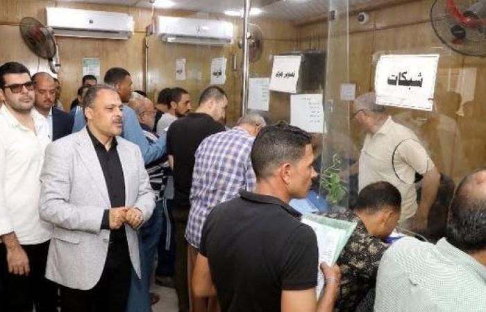"محافظ الشرقية" يفاجئ العاملين بالمركز ...