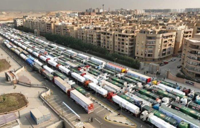 مصر.. قافلة المساعدات الإنسانية الـ27 تدخل إلى الفلسطينيين بقطاع غزة