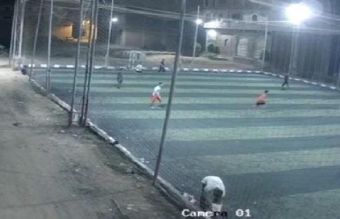 لص الملاعب.. سرقة 6 هواتف محمولة من شباب أثناء مباراة كرة قدم بأبوحماد