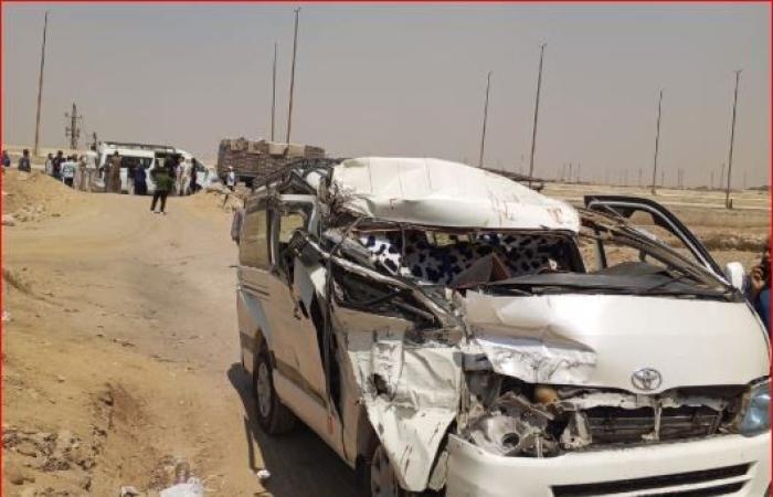 «العربية طارت بهم».. إصابة 6 أشخاص في حادث انقلاب ميكروباص أعلى الطريق الإقليمي