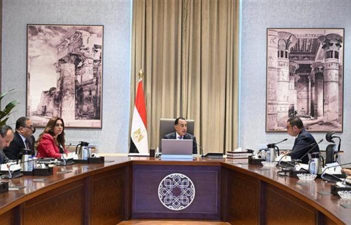 رئيس الوزراء يستعرض الإجراءات المقترحة للتعامل مع انهيار عدد من العقارات