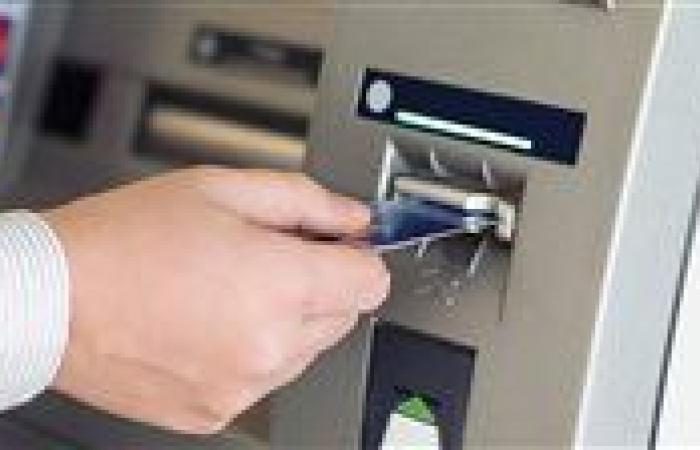 ابتلعت الماكينة بطاقتك؟.. هذه الخطة تستعيد بها أموالك