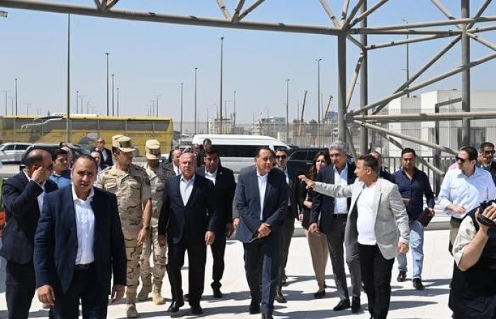 رئيس الوزراء يتفقد الممشى السياحي ضمن ترتيبات الاستعداد لافتتاح المتحف المصري الكبير