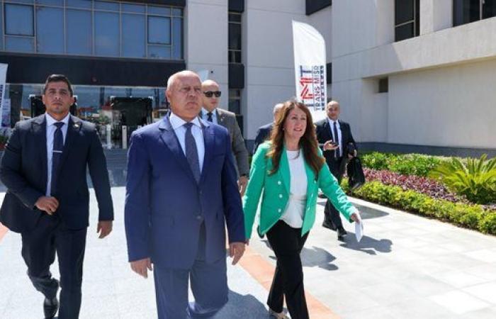 السفيرة الأمريكية تقود وفدًا تجاريا لبحث التعاون مع مصر في تطوير الموانئ