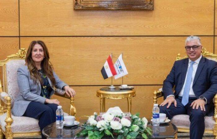 رئيس اقتصادية قناة السويس يستقبل السفيرة الأمريكية بالقاهرة لبحث فرص الاستثمار المتاحة